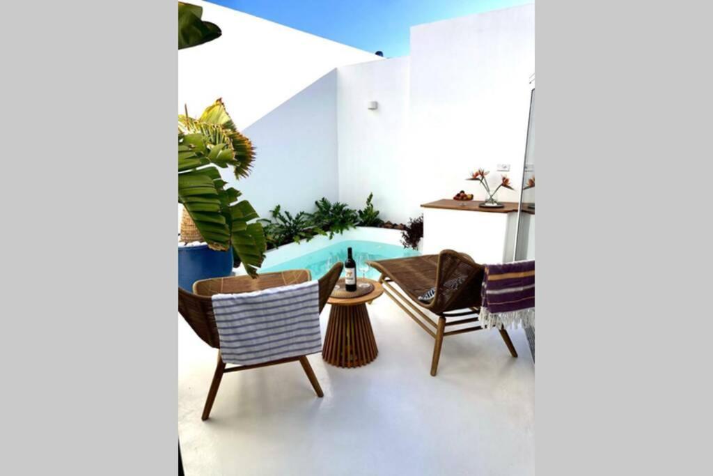 Unique, Stylish & Calm El Estanque By The Sea, Adults Only Villa Costa Teguise Kültér fotó